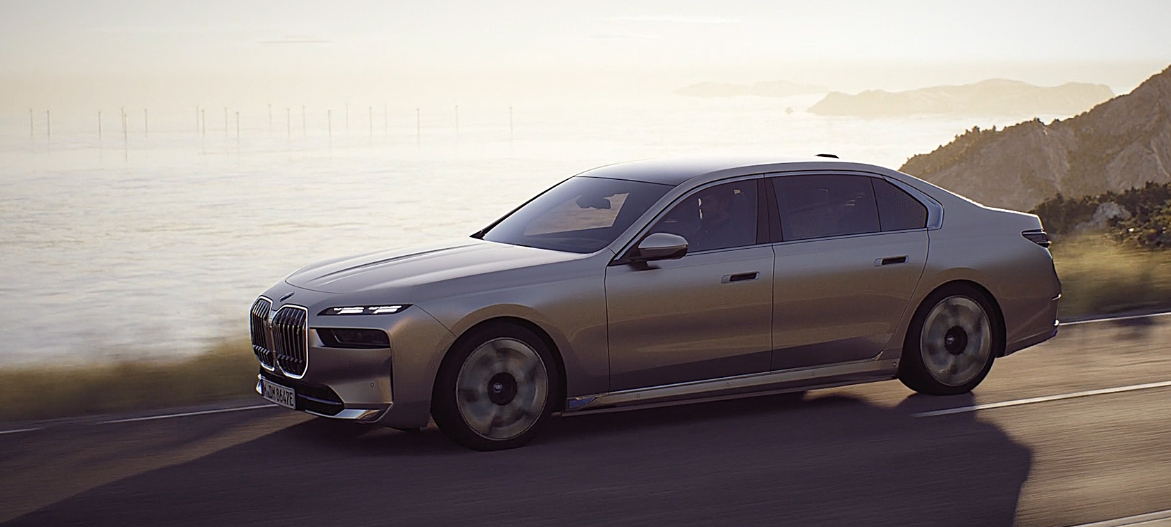 BMW i7 Седан G70 Динамічні характеристики, відео BMW i7 Седан G70 у кольорі BMW Individual Oxid grey metallic, відео динаміки руху
