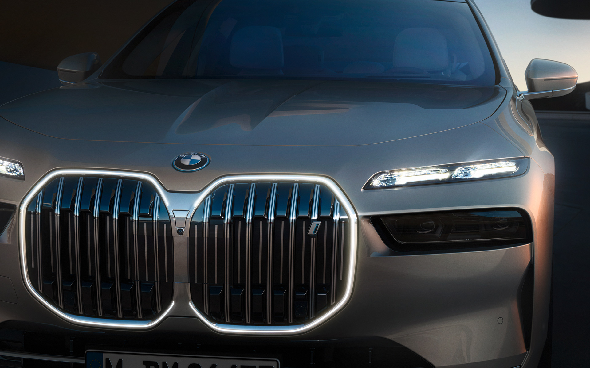 Екстер’єр седану BMW i7 G70, решітка радіатора «Iconic Glow» з підсвідкою Екстер’єр седану BMW i7 G70, решітка радіатора «Iconic Glow» з підсвідкою