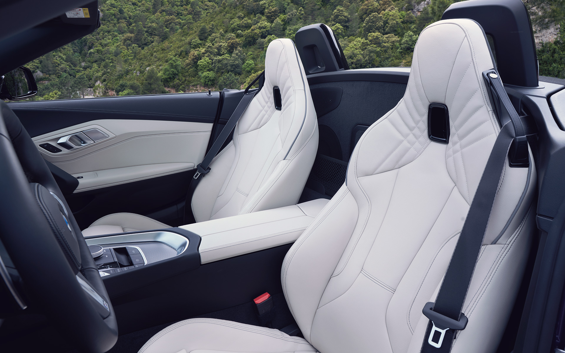 BMW Z4 M40i G29 2022 у кольорі Portimao Blue спеціальний повітрозабірник Air Breather та легкосплавні диски