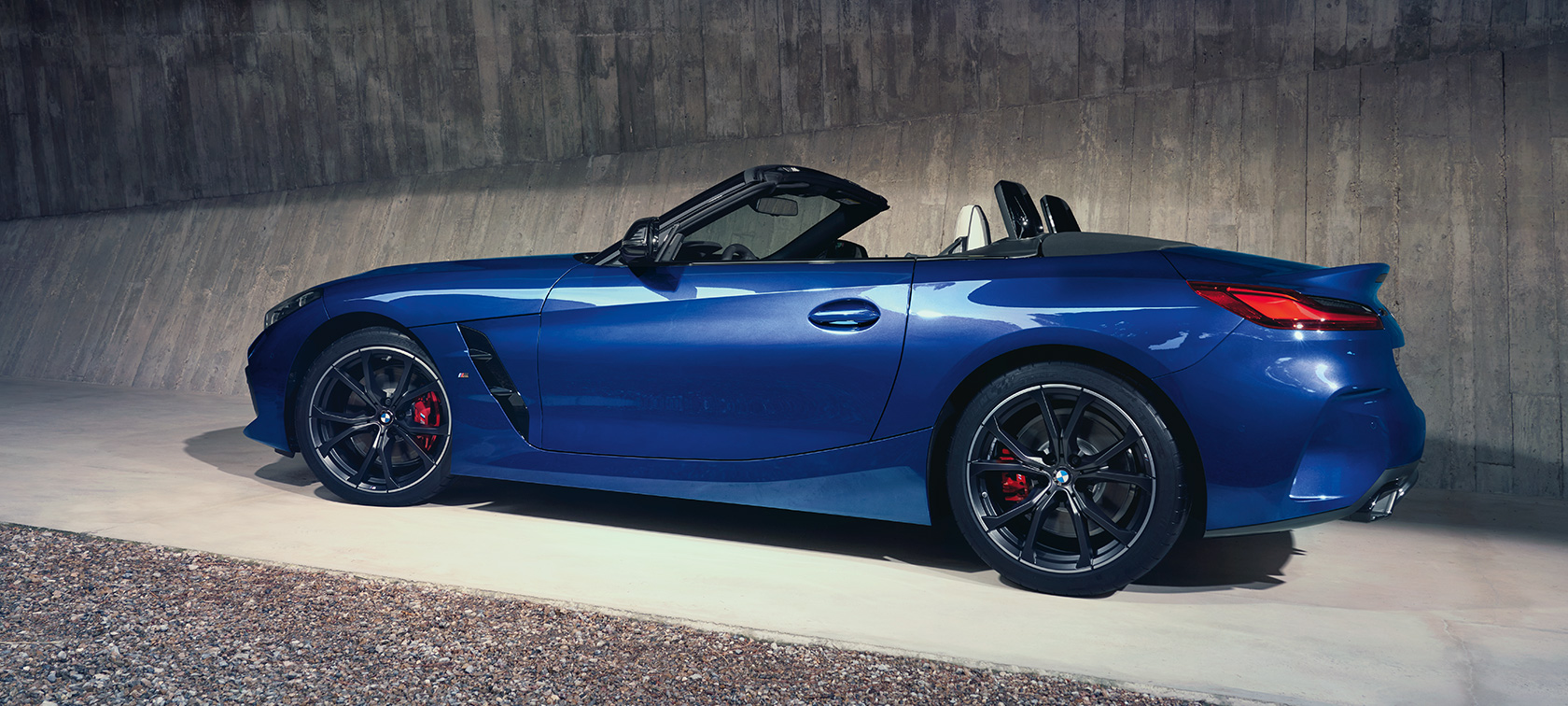 BMW M40i G29 2022 у кольорі Portimao Blue, екстер’єр