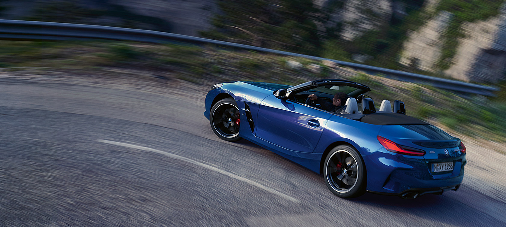 BMW Z4 M40i G29 2022 у кольорі Portimao Blue