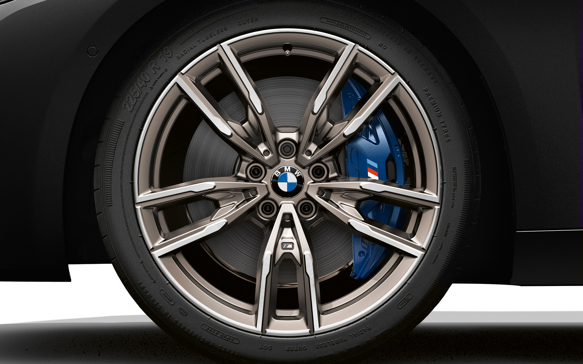 BMW M240i G42 гальмівна система M Sport у кольорі Dark Blue metallic Гальмівна система M Sport у кольорі Dark Blue metallic BMW M240i G42