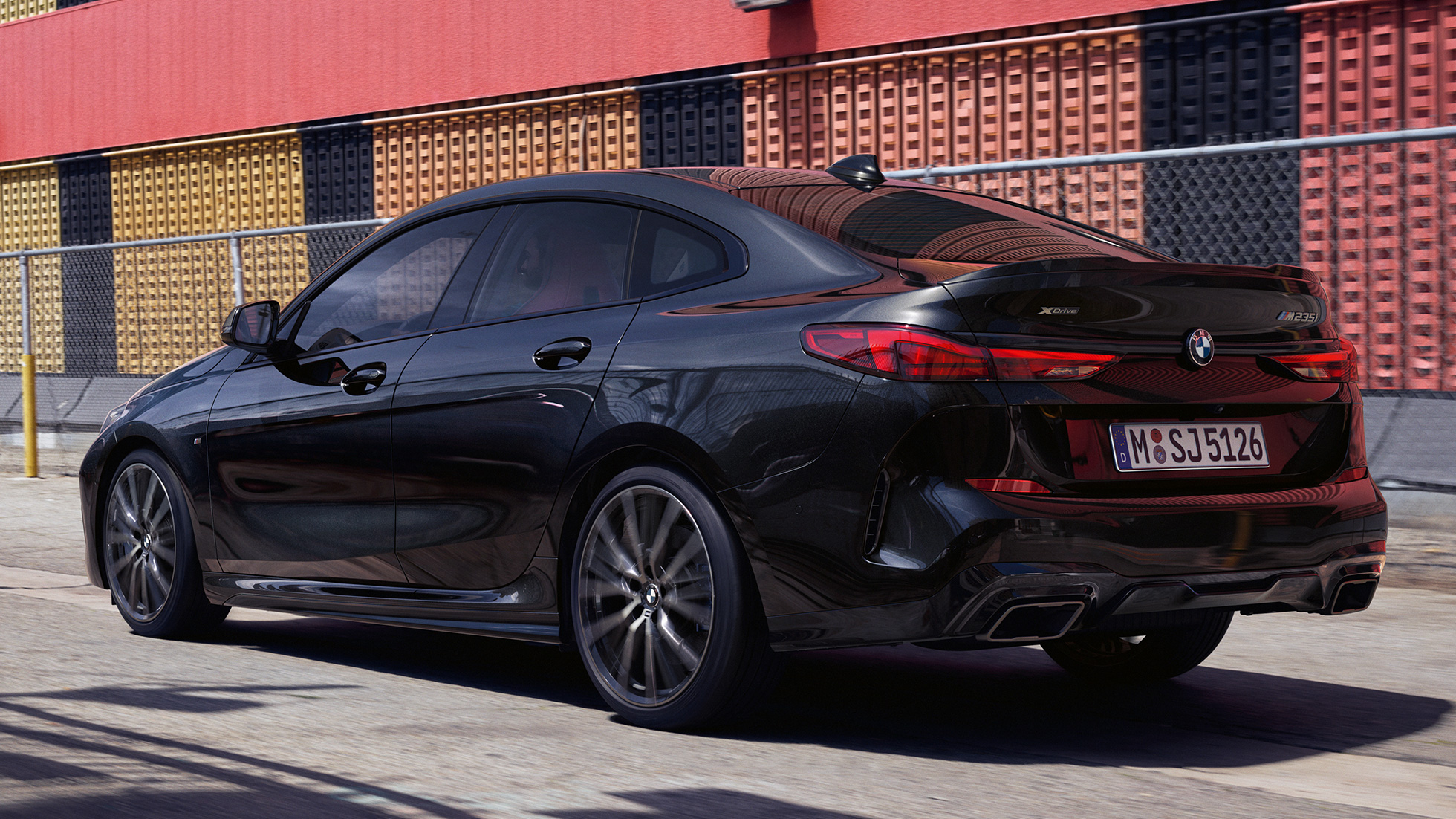 Силует купе BMW M235i xDrive Gran Coupé Силует купе BMW M235i xDrive Gran Coupé 2020 Black Sapphire металік F44 вид збоку з поворотом в три чверті
