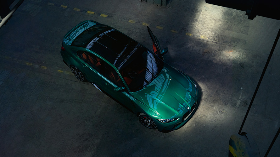 BMW M3 Седан G80 2020 вид с высоты птичьего полета BMW M3 Седан G80 2020 в цвете Isle of Man green metallic, вид с высоты птичьего полета