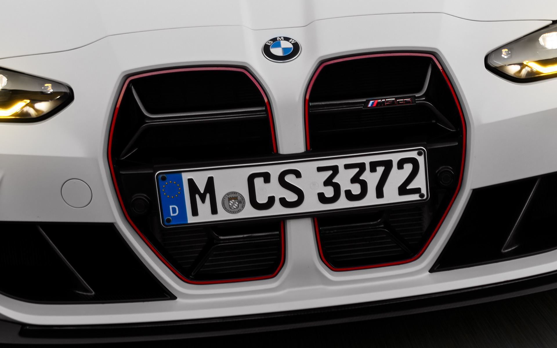 Особлива решітка CS чорного кольору з червоним підписом BMW M3 CS G80 BMW M3 CS G80 2020 Особлива решітка CS чорного кольору з червоним підписом, вид спереду під час руху