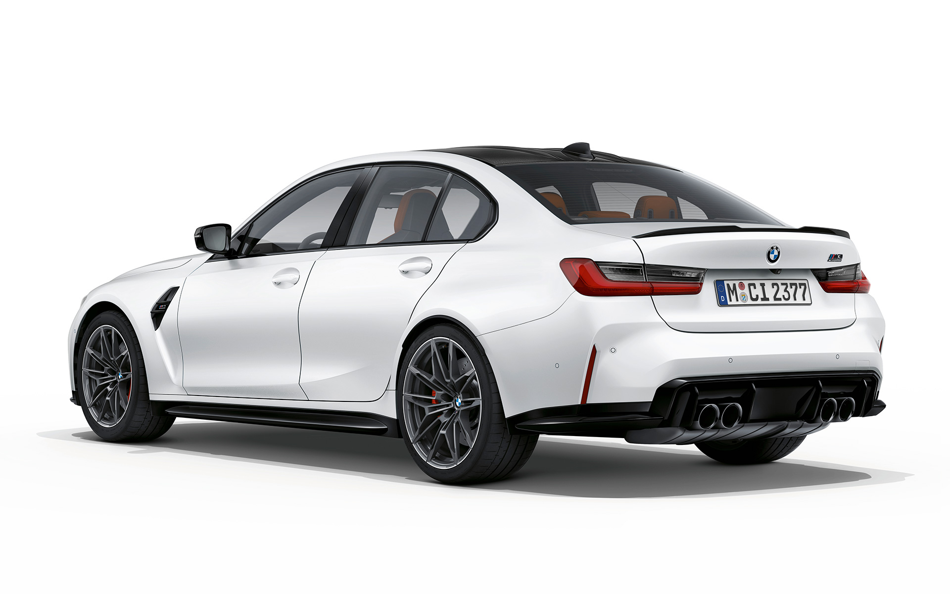 BMW M3 Competition G80 2020 у кольорі Frozen Brilliant White metallic, вид ззаду в три чверті