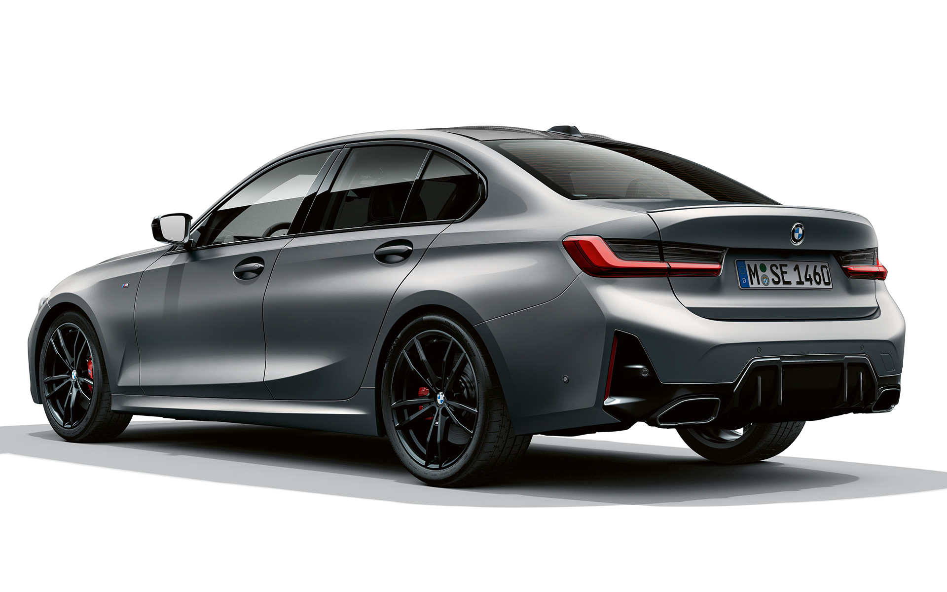 Задній спойлер М BMW M340i xDrive Седан G20 BMW M340i xDrive Седан G20 BMW Individual Frozen Pure Grey metallic, вид ззаду в три чверті на задній спойлер М
