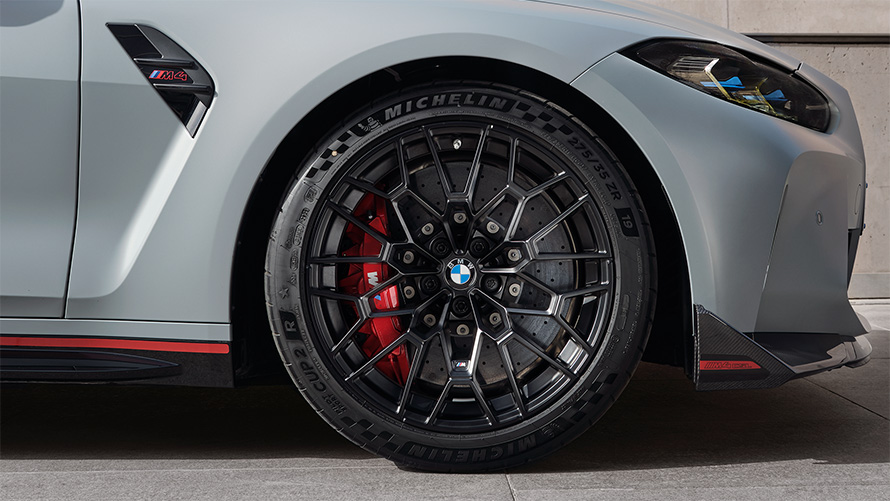 Ексклюзивні для CSL шини Ultra Track з колесами легкої конструкції BMW M4 CSL G82 BMW M4 CSL G82 у кольорі BMW Individual Frozen Brooklyn Grey металік, ексклюзивні для CSL шини Ultra Track з колесами легкої конструкції