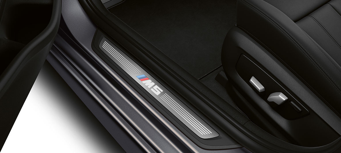Декоративні накладки на пороги з написом M5 BMW M5 F90 LCI 2020 інтер’єр Декоративні накладки на пороги з написом M5 BMW M5 F90 LCI 2020 інтер’єр