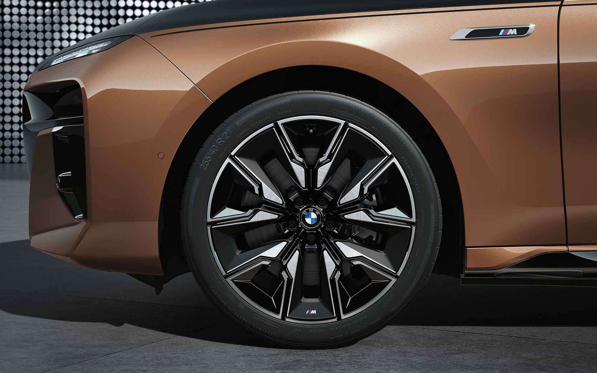 BMW i7 M70 xDrive Седан G70, 21-дюймові аеродинамічні колеса М 909 M Multicolour