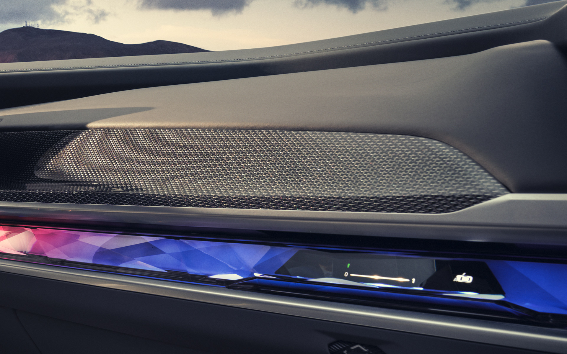 Оздоблення салону M «Carbon Fibre» BMW M760e xDrive Седан G70 великим планом