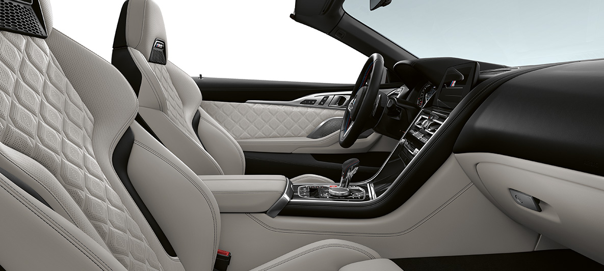 Натуральна дрібнозерниста шкіра 'Merino' | Silverstone і внутрішнє оздоблення BMW Individual Piano Finish Black. BMW Individual M8 Кабріолет, салон з натуральної дрібнозернистої шкіри 'Merino' | Silverstone і внутрішнє оздоблення BMW Individual Piano Finish Black.
