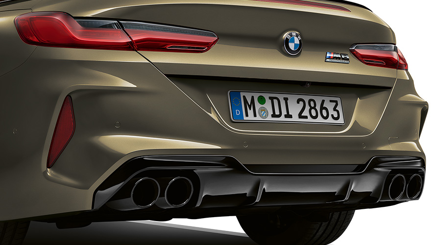 BMW M8 Competition Cabrio F91 LCI Facelift 2022 кольору BMW Individual Brass metallic, вид ззаду зблизька