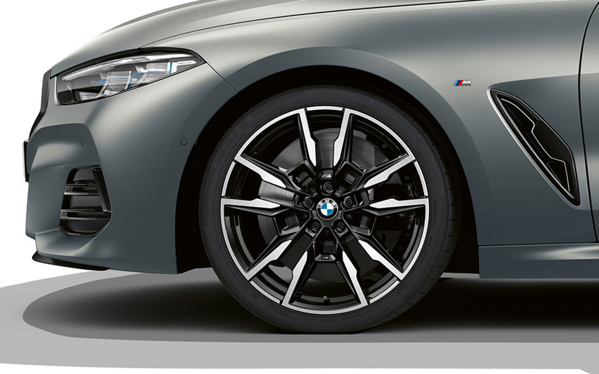20-дюймові легкосплавні диски Double-spoke 894 M на BMW M850i xDrive Cabrio G14 LCI Facelift 2022 BMW xDrive Cabrio G14 LCI Facelift 2022 у кольорі Individual Frozen Pure Grey metallic, 20-дюймові легкосплавні диски Double-spoke 894 M зблизька
