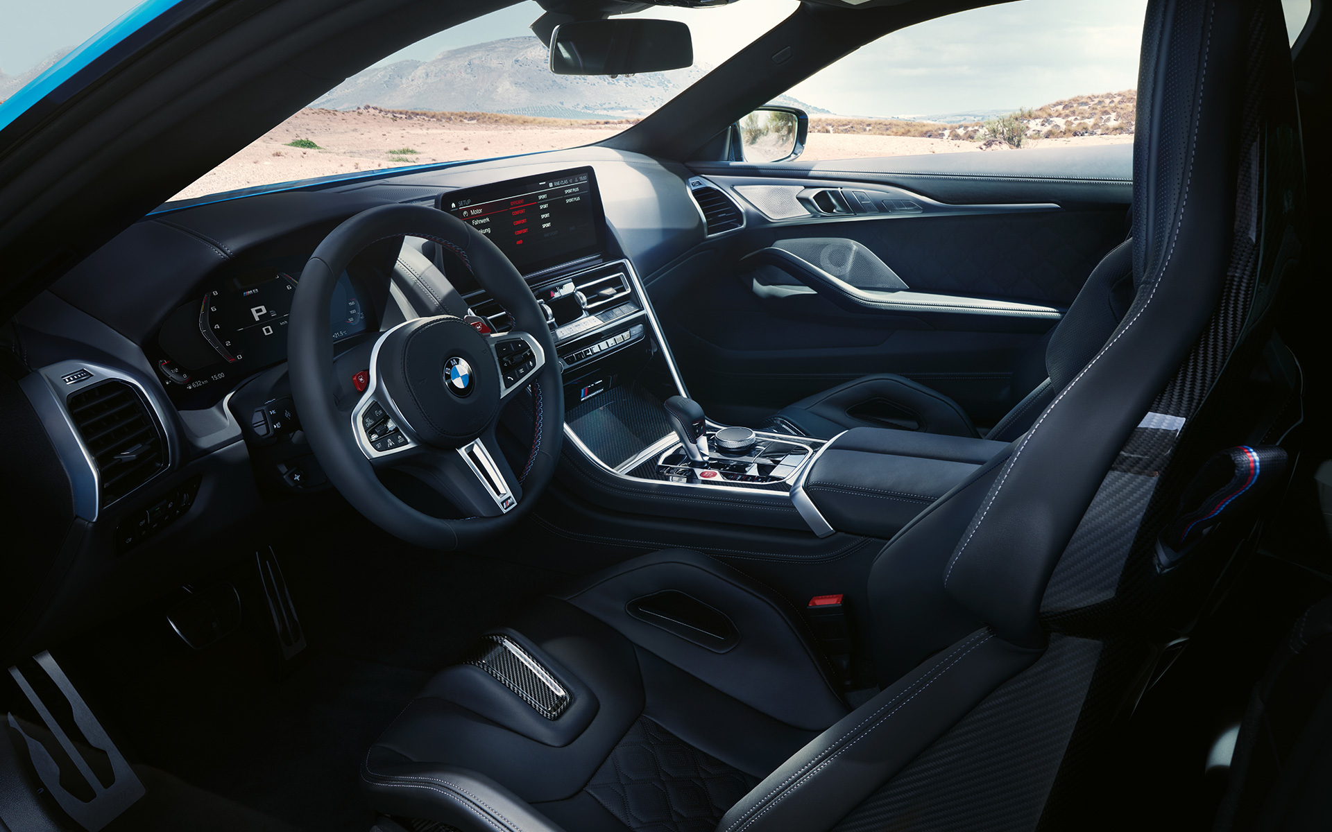 M Carbon ковшоподібні сидіння BMW M8 Competition Coupe F92 LCI 2022 BMW M8 Competition Coupe F92 LCI Facelift 2022 інтер’єр зі шкіряним кермом М та ексклюзивними сидіннями M Carbon