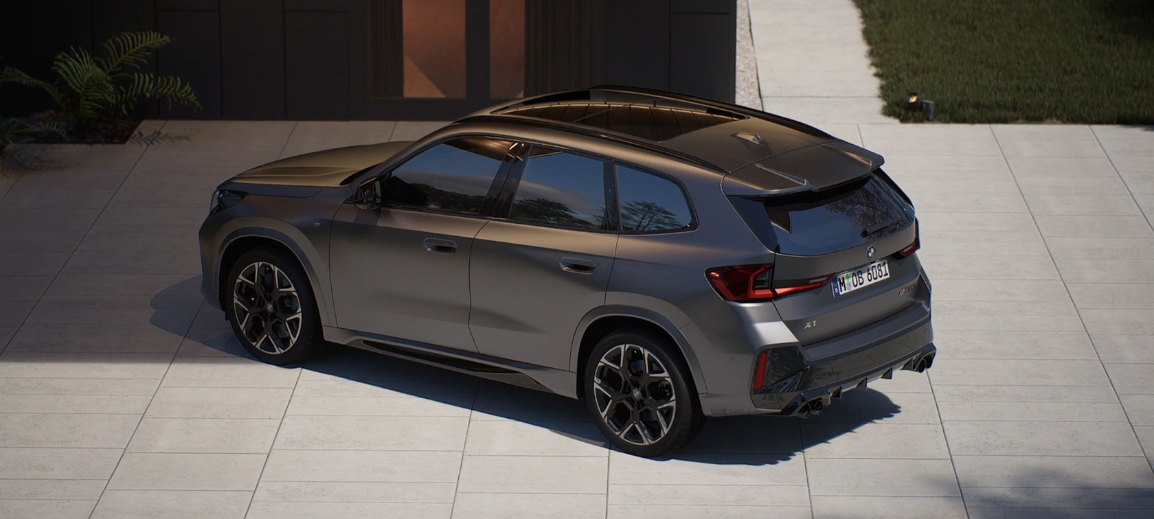 BMW X1 M35i xDrive BMW X1 M35i xDrive, вид ззаду в три чверті