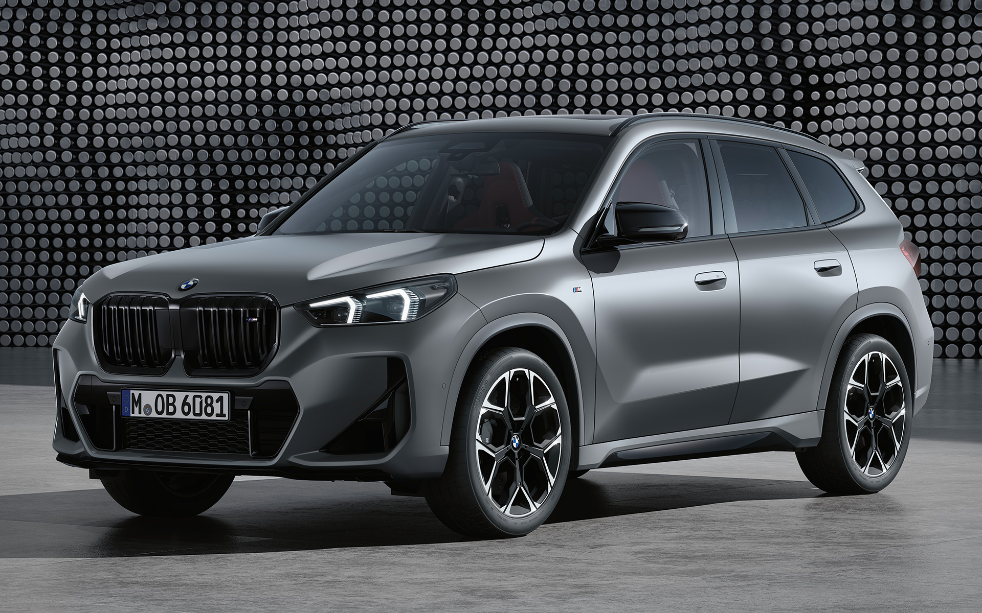 BMW X1 M35i xDrive BMW X1 M35i xDrive, вид спередуу в три чверті