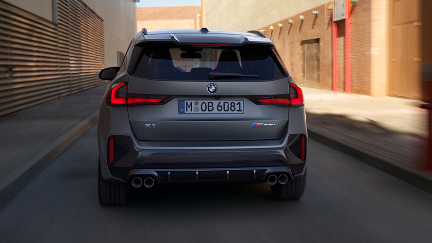 BMW X1 M35i xDrive BMW X1 M35i xDrive, вид ззаду в русі