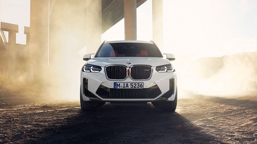 BMW X3 M F97 LCI Facelift 2021 в кольорі Alpine White, вид спереду BMW X3 M F97 LCI Facelift 2021 в кольорі Alpine White, вид спереду