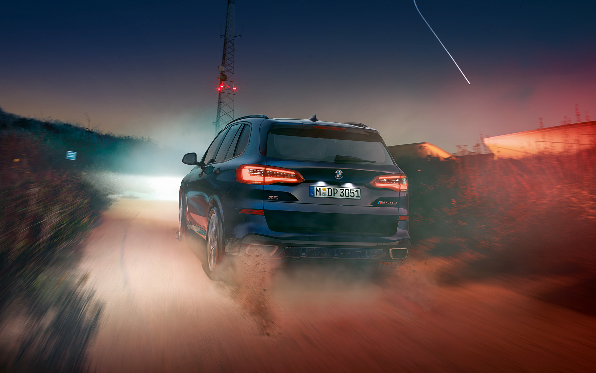 BMW X5 M50d з спойлером на даху М G05 2018 SUV Carbon black металік вид ззаду