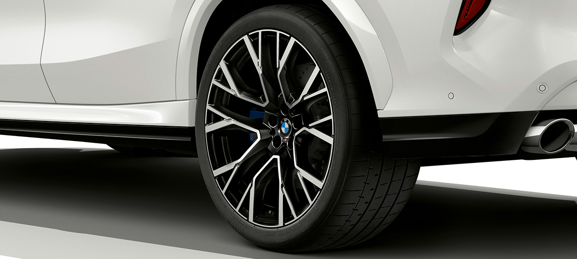 21-дюймові легкосплавні диски M в двоколірному виконанні Orbitgrey BMW X6 M 21-дюймові легкосплавні диски M в двоколірному виконанні Orbitgrey BMW X6 M F96 SUV 2020 крупним планом