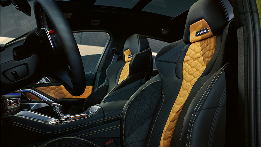 Багатофункціональні сидіння M з логотипом з підсвічуванням «X6 M» BMW X6 M Competition F96 2020 SUV салон