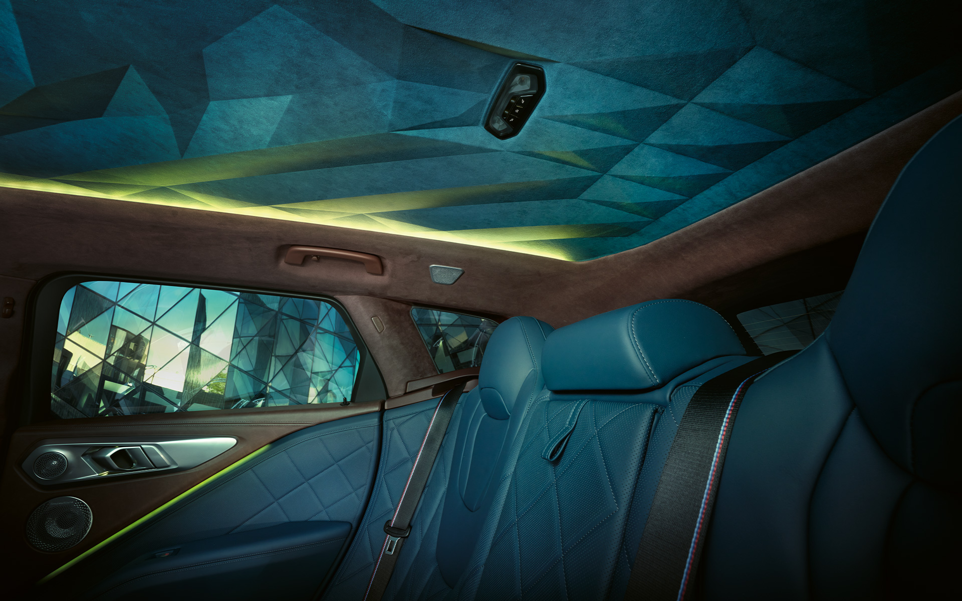 BMW XM G09 Атмосфера розкоші в задній частині салону BMW XM G09 Інтер’єр, атмосфера розкоші в задній частині салону
