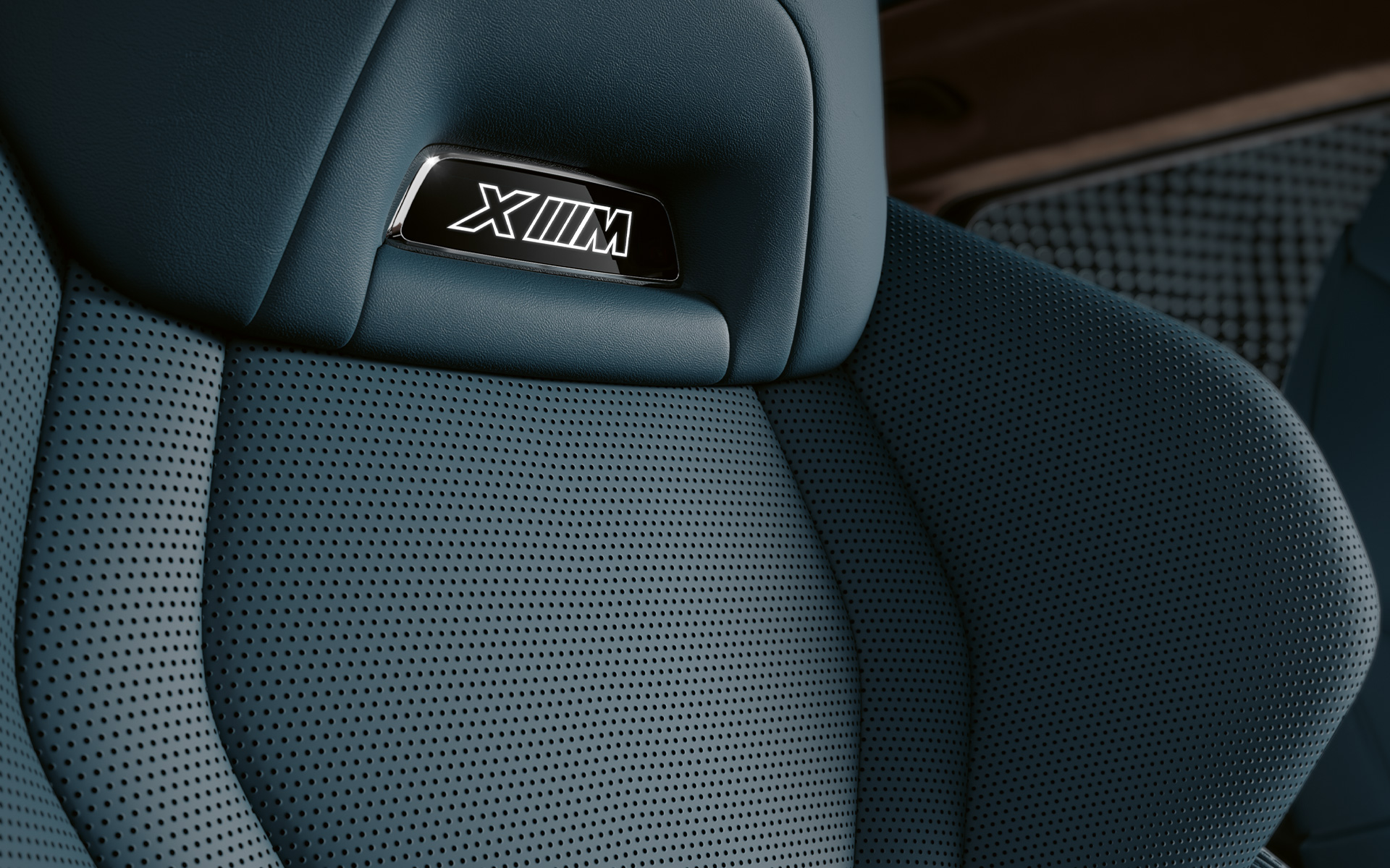 BMW XM G09 Багатофункціональні сидіння з освітленим логотипом «М» BMW XM G09 Багатофункціональні сидіння з освітленим логотипом «М»