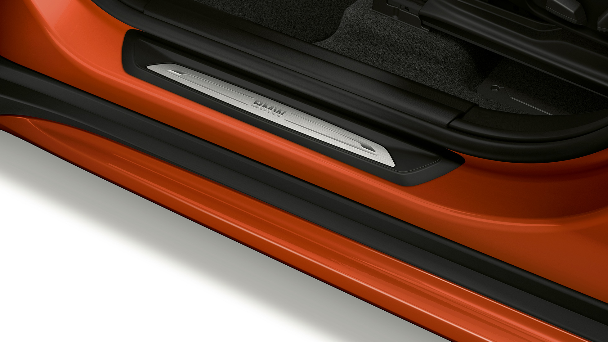BMW X1, модель Sport Line, дверные пороги BMW X1, модель Sport Line, вид сбоку с крупным планом на пороги