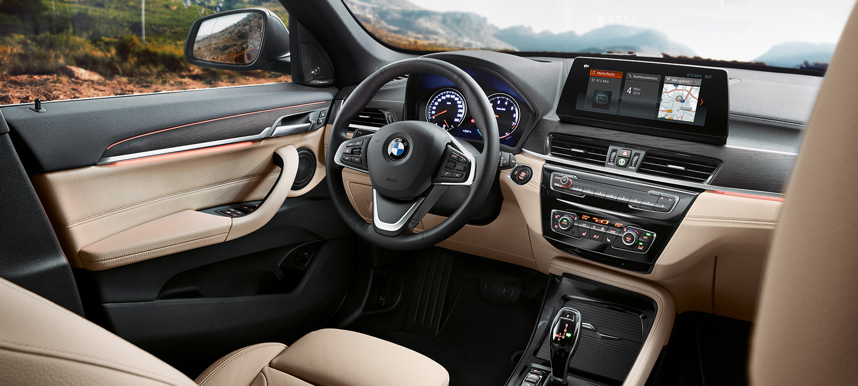 BMW X1, кабина BMW X1, салон с фокусом на кабине