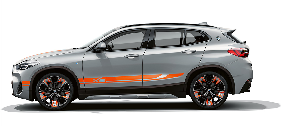 Вид збоку на BMW Х2 F39 BMW X2 2020 F39 у кольорі Brooklyn Grey, вид збоку