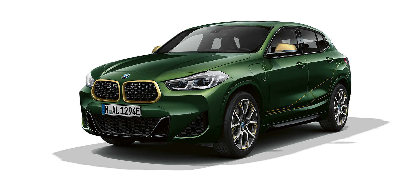 Вид спереду на три чверті на BMW X2 F39 Вид спереду на три чверті на BMW Х2 F39 у кольорі Sanremo Green metallic