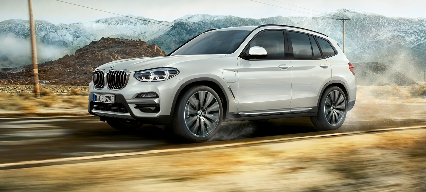 BMW X3 xDrive30e в повороті BMW X3 xDrive30e в повороті