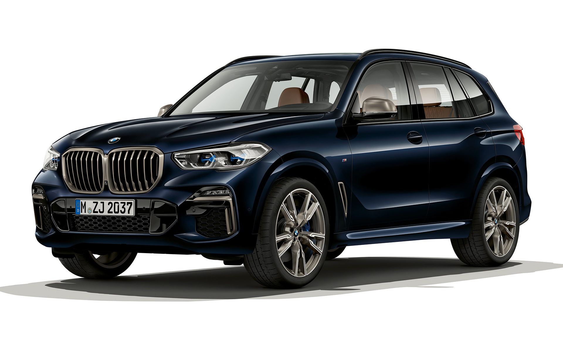 BMW X5 M50d: вид спереду BMW X5 M50d в нічний час: вид спереду