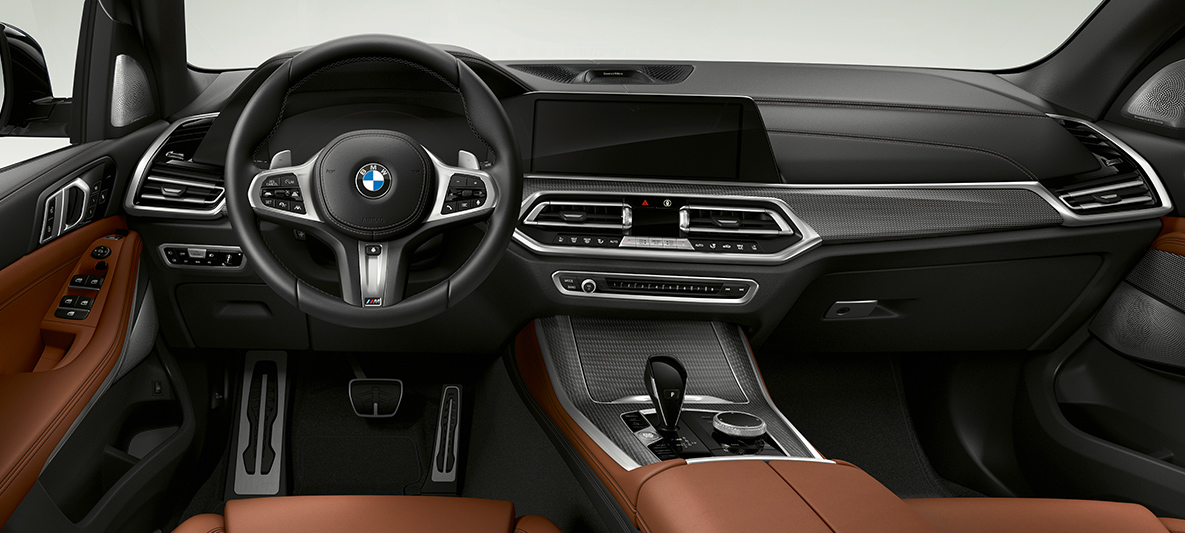 Салон BMW X5 M50d Салон BMW X5 M50d з кокпітом, панеллю керування і центральною консоллю