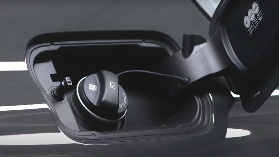 Плагін-гібрид BMW X5 G05, кришка паливного баку зблизька