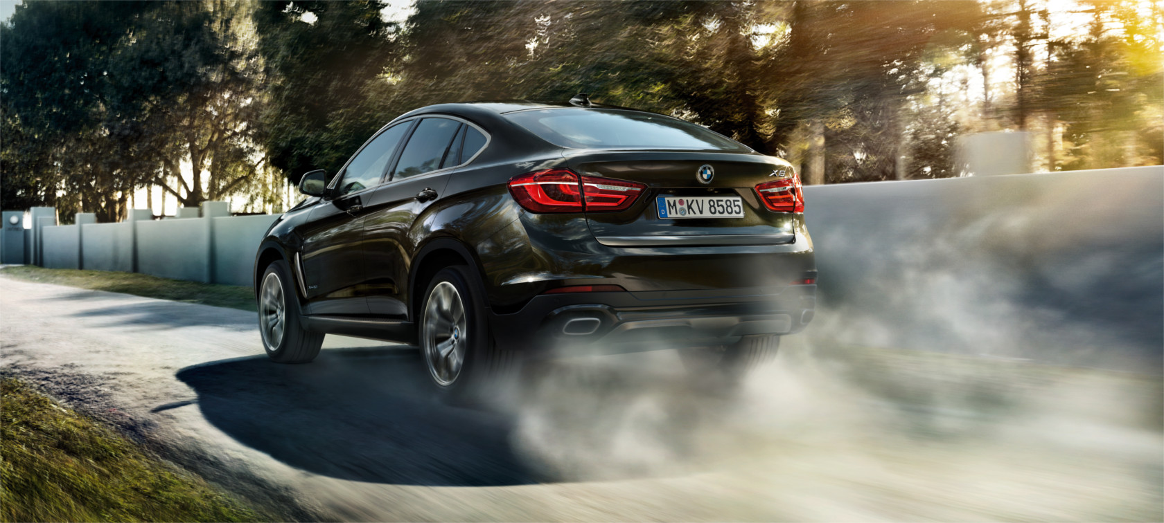 Узнайте больше о дизайне и динамике BMW X6 Узнайте больше о дизайне и динамике BMW X6