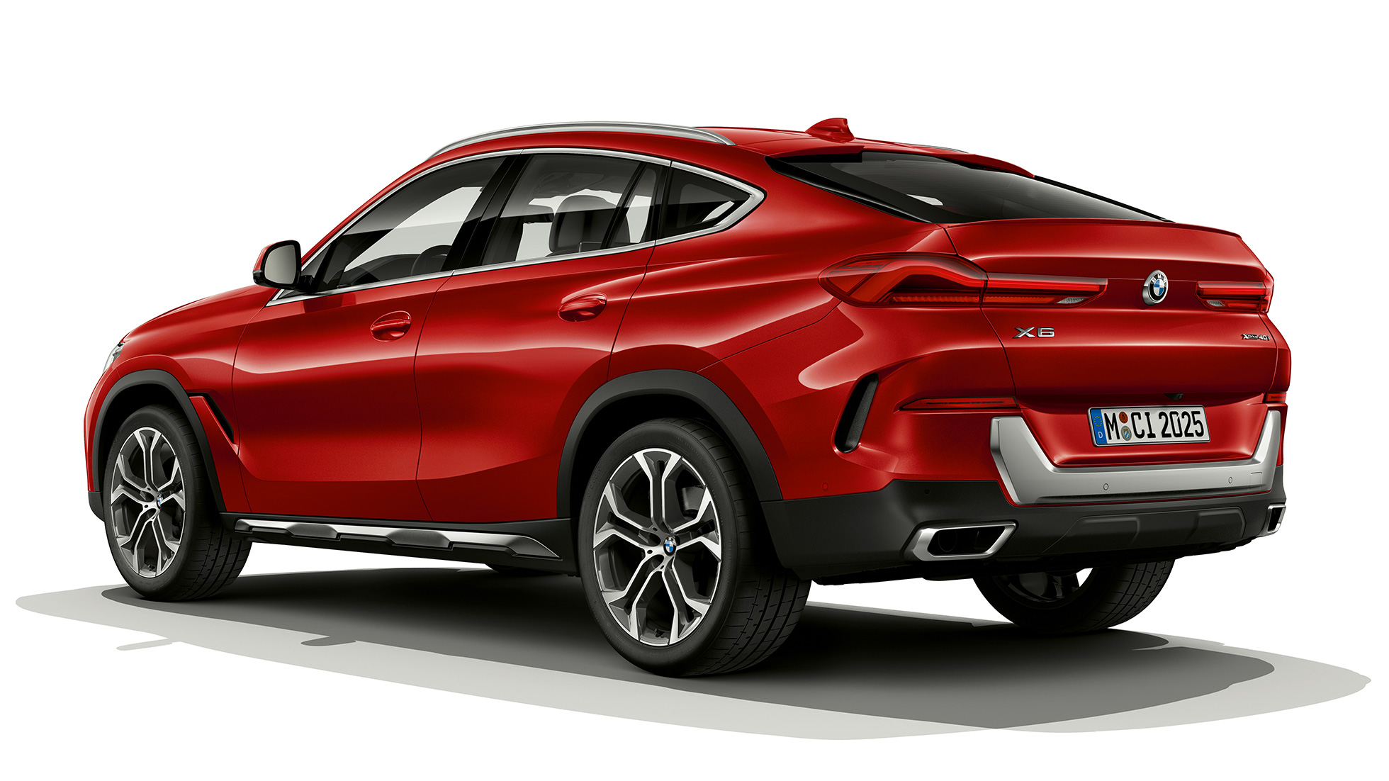BMW X6 з BMW xLine, вид ззаду. BMW X6 з BMW xLine, вид ззаду з поворотом в три чверті.
