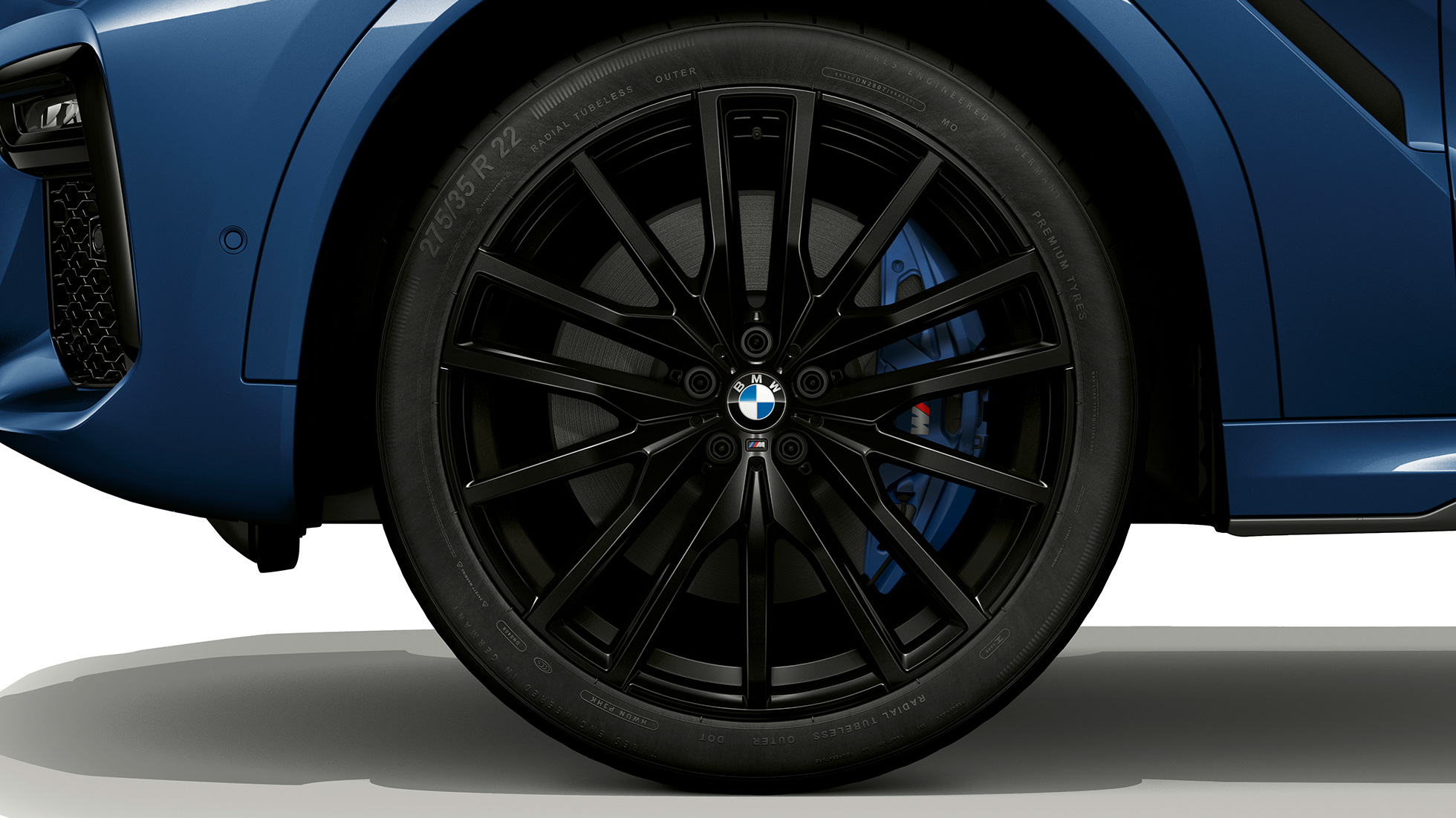 BMW X6 з пакетом M Sport, легкосплавні диски. BMW X6 з пакетом M Sport з акцентом на легкосплавні диски.