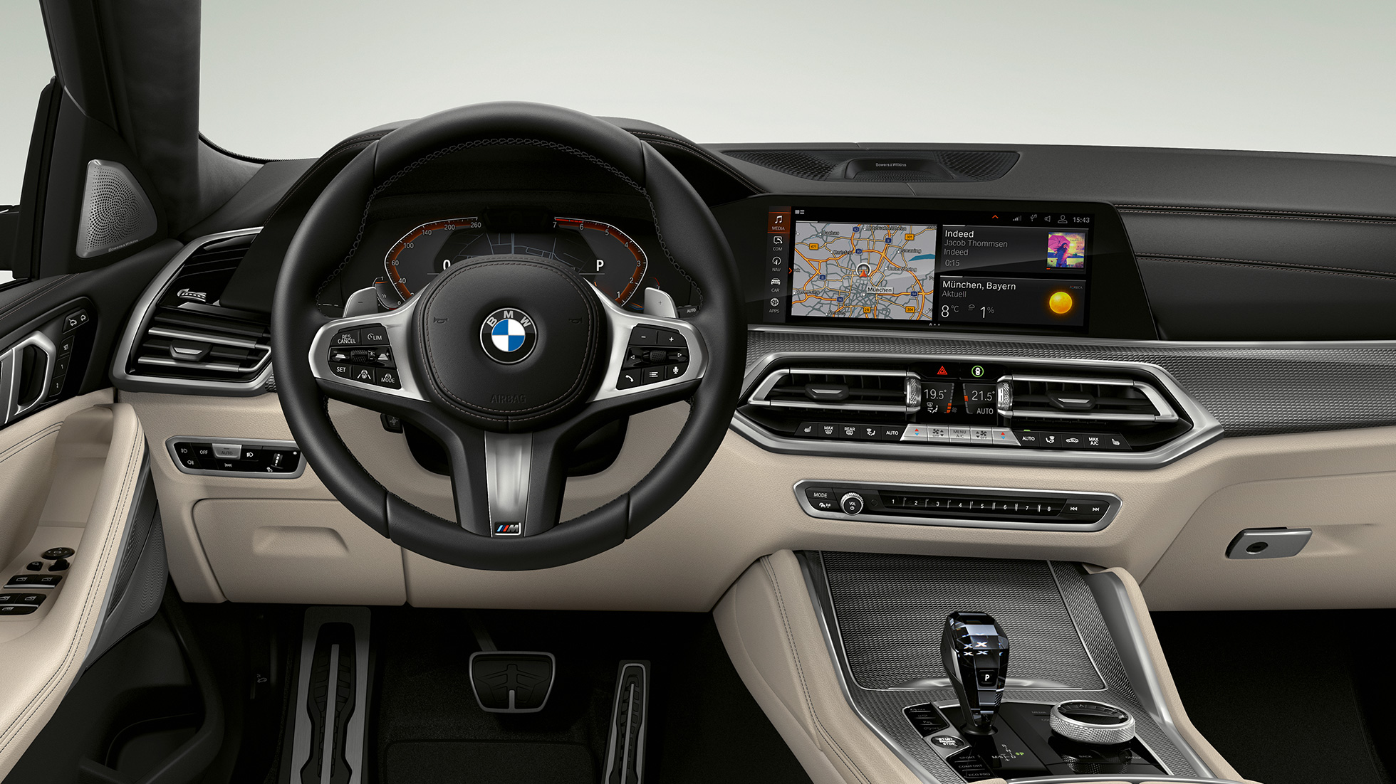 BMW X6 з пакетом M Sport, кабіна. Салон BMW X6 з пакетом M Sport з акцентом на кабіну.