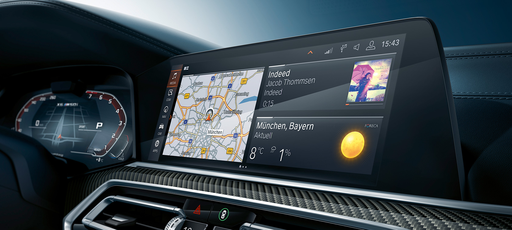 Кабіна з видом на проекційний дисплей. Кабіна BMW X6 з видом на проекційний дисплей.