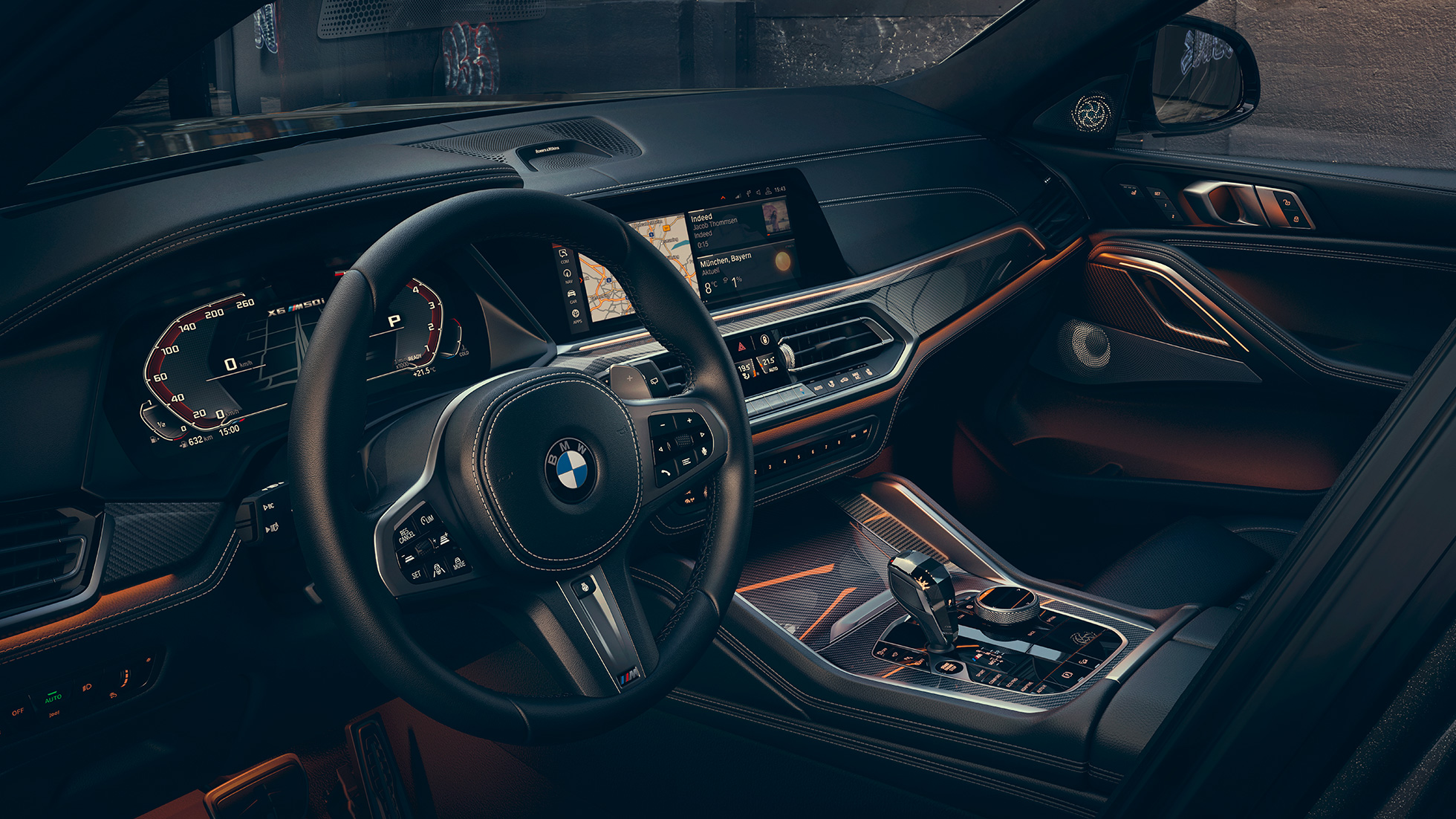 Кабіна з 12,3-дюймовим дисплеєм. Кабіна BMW X6 з 12,3-дюймовим дисплеєм.