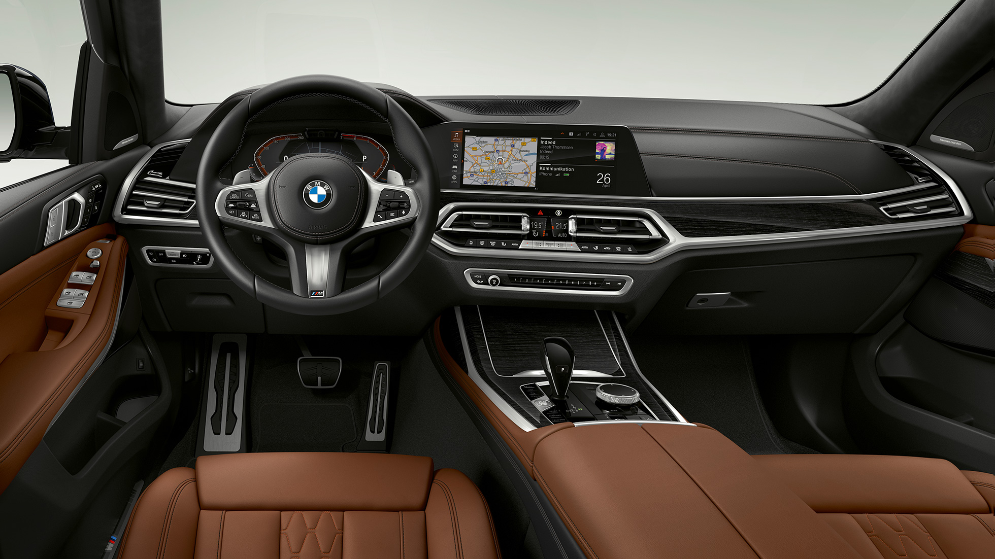 BMW X7, BMW Individual X7 40i xDrive вид сбоку Вид сбоку BMW X7 с особенностями BMW Individual X7 40i xDrive