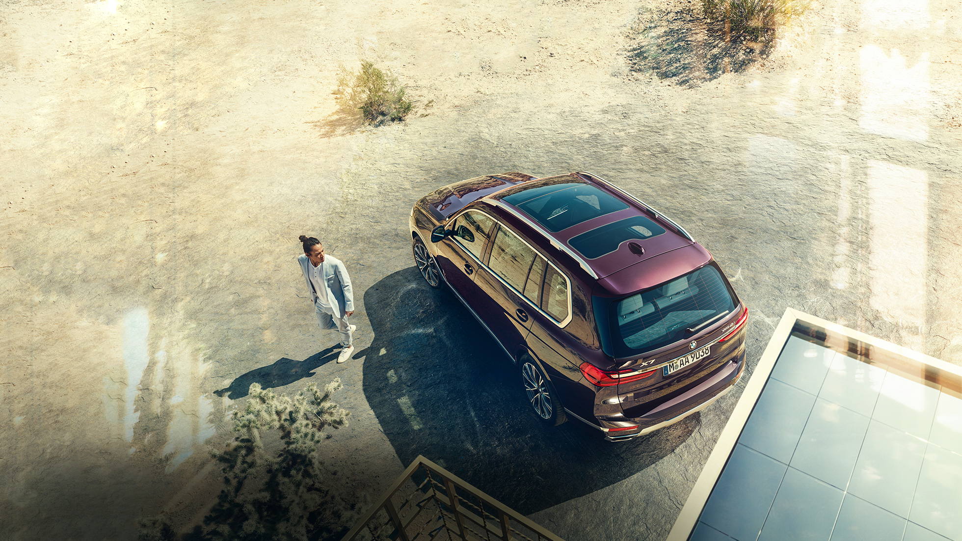 BMW Individual X7 xDrive40i, боковая перспектива BMW X7 в Ametrin Metallic, стоящий сбоку