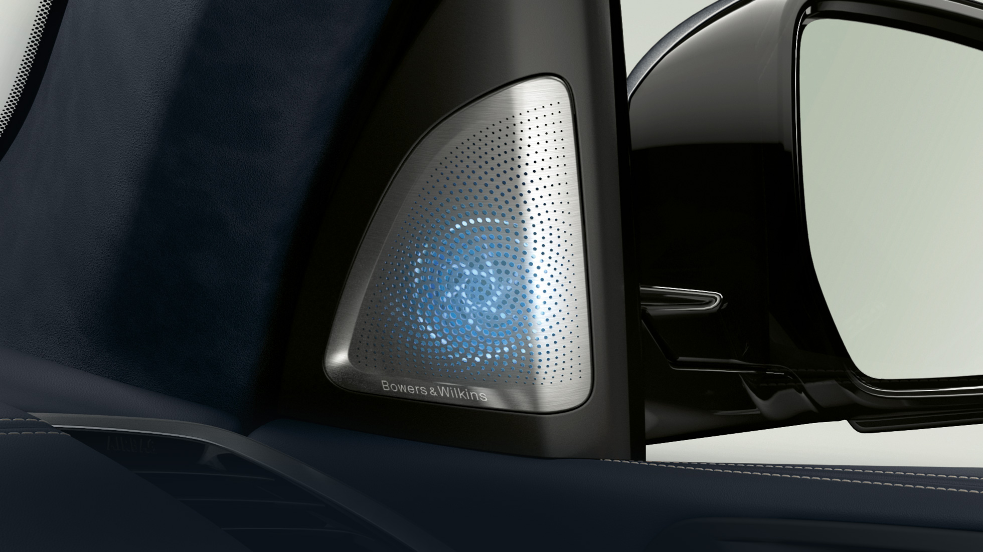 Bowers & Wilkins Diamond Surround Sound System Bowers & Wilkins: крупный план динамика Diamond Surround