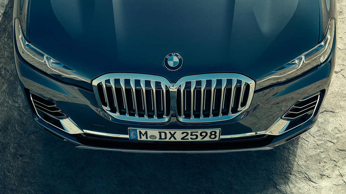 BMW решетка радиатора BMW X7 BMW решетка радиатора: снимок под высоким углом передней части BMW X7