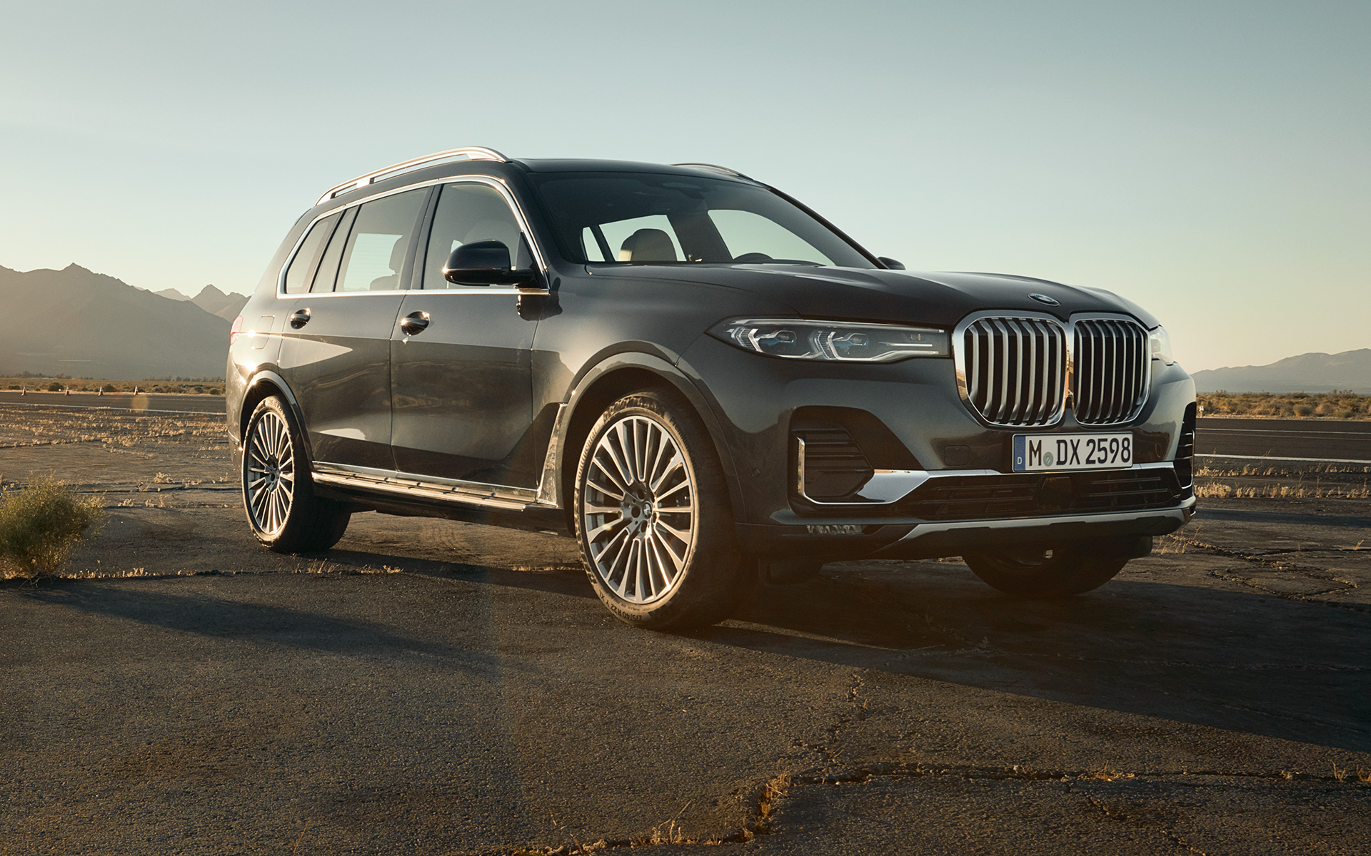 BMW X7 з Executive Drive Pro G07 2019, вид ззаду в три чверті BMW X7 з Executive Drive Pro G07 2019, вид ззаду в три чверті