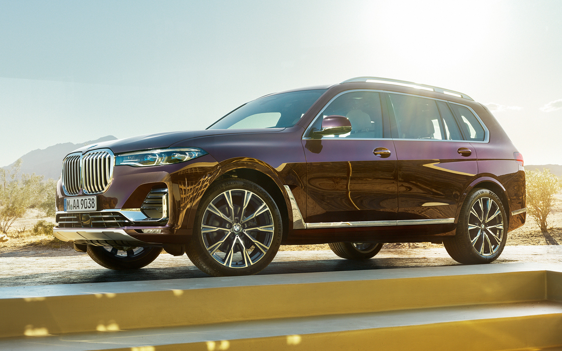 BMW X7 Individual xDrive40i G07 2018 ametrin metallic, вид збоку, металевий аметрин, у пустельному пейзажі BMW X7 Individual xDrive40i G07 2018 ametrin metallic, вид збоку, металевий аметрин, у пустельному пейзажі