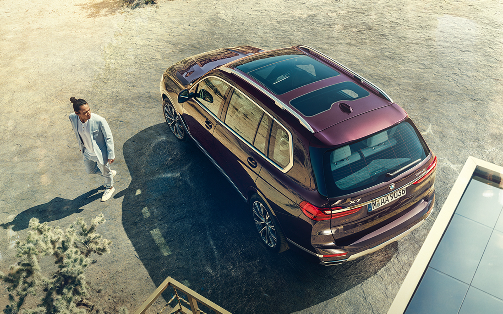 BMW X7 Individual xDrive40i G07 2018 ametrin metallic, з висоти пташиного польоту з моделлю BMW X7 Individual xDrive40i G07 2018 ametrin metallic, з висоти пташиного польоту з моделлю
