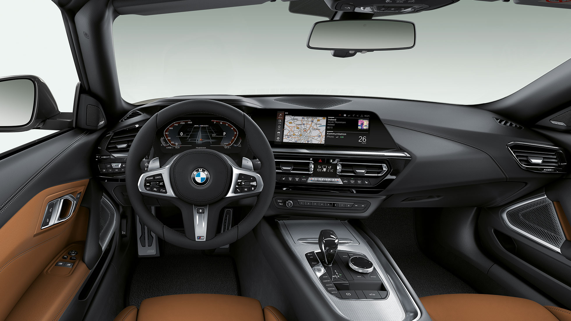 BMW Z4 Родстер M40i BMW Z4 Родстер M40i, рулеве колесо та водійське місце